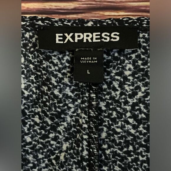 Express Blue Pebbled Long Sleeved Crop Top. Size Large - Picture 2 of 8